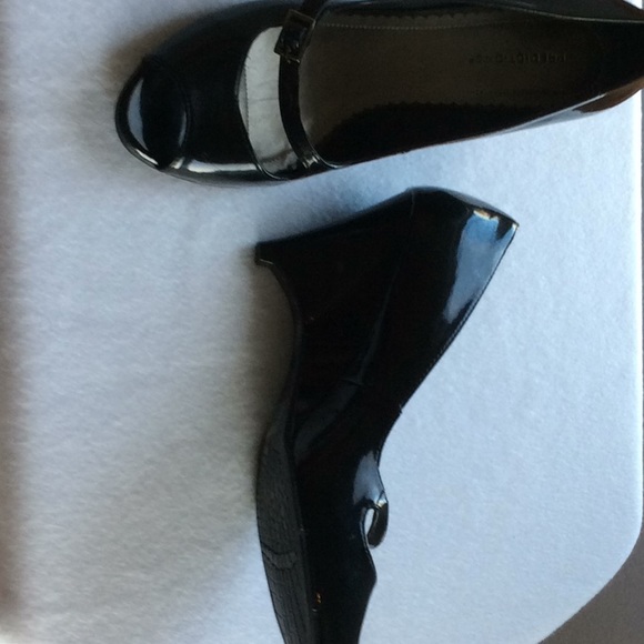 Shoes - Picture 2 of 4